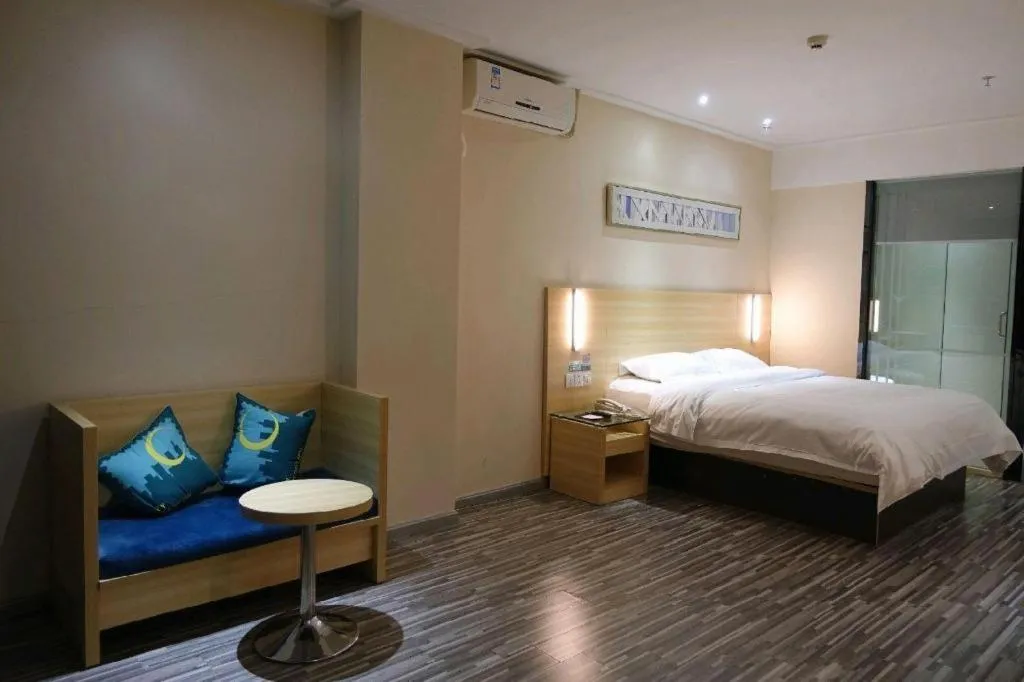 Bed in City Comfort Inn Huizhou Huiyang High-speed Railway Station