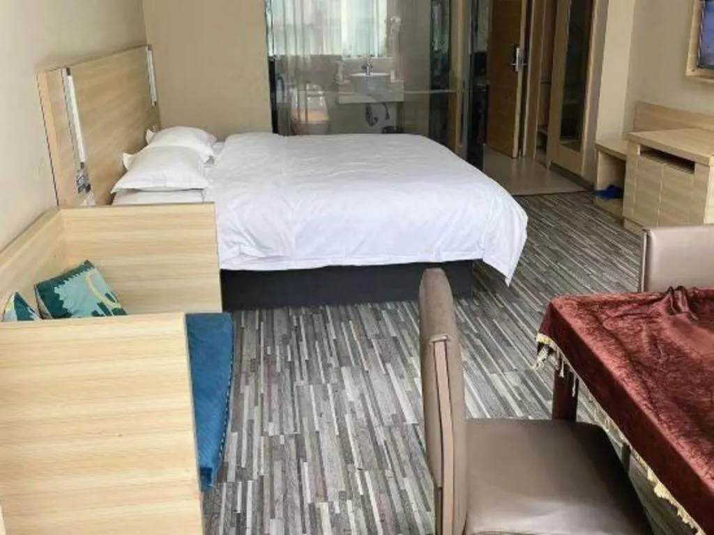 Bed in City Comfort Inn Huizhou Huiyang High-speed Railway Station