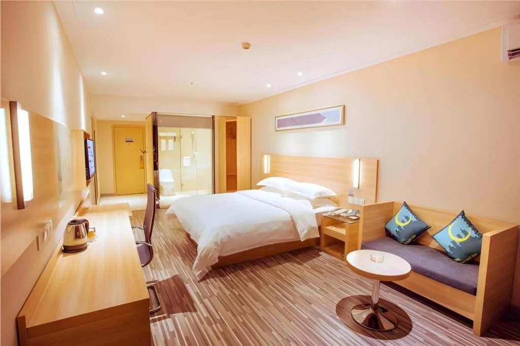 Bed in City Comfort Inn Huizhou Huiyang High-speed Railway Station