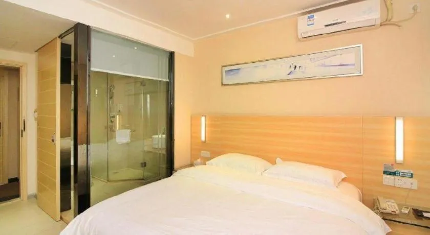 Bed in City Comfort Inn Huizhou Huiyang High-speed Railway Station