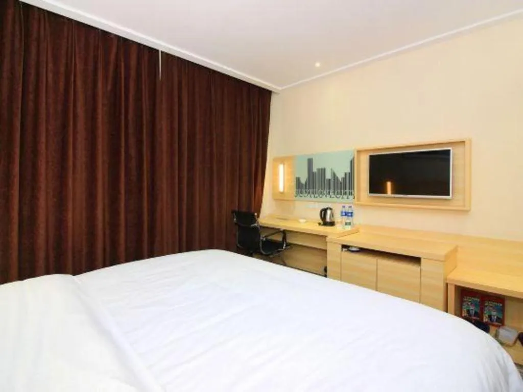 Bed in City Comfort Inn Huizhou Huiyang High-speed Railway Station