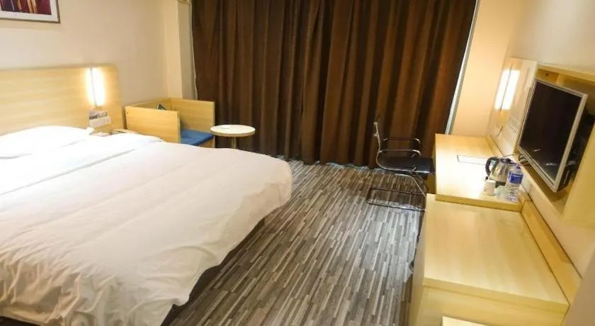 Bed in City Comfort Inn Huizhou Huiyang High-speed Railway Station