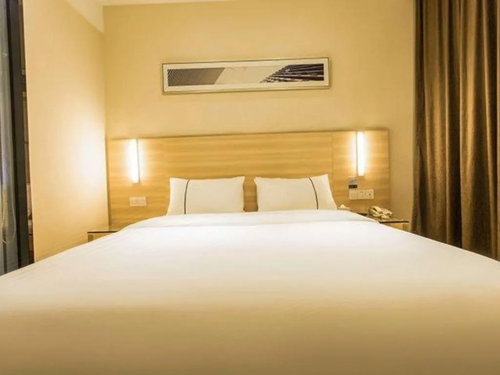 Bed in City Comfort Inn Guigang Pingnan Bus Station Jiangbin Park