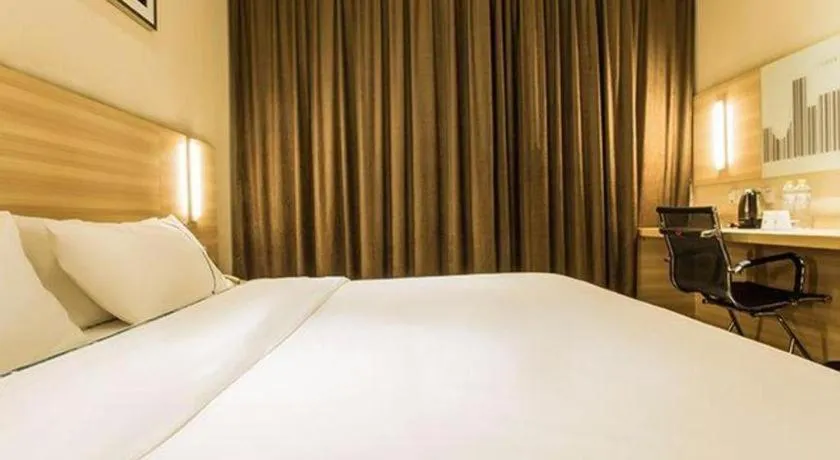 Bed in City Comfort Inn Guigang Pingnan Bus Station Jiangbin Park