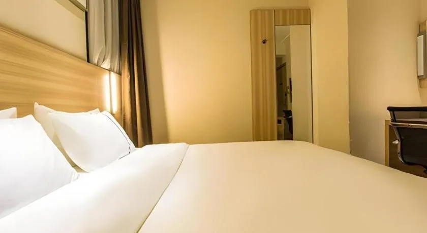 Bed in City Comfort Inn Guigang Pingnan Bus Station Jiangbin Park