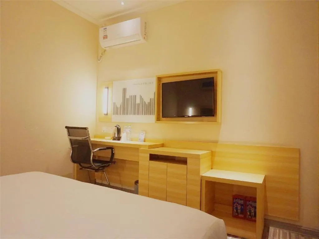 Bed in City Comfort Inn Zhanjiang Middle Renmin Avenue Dingsheng Square