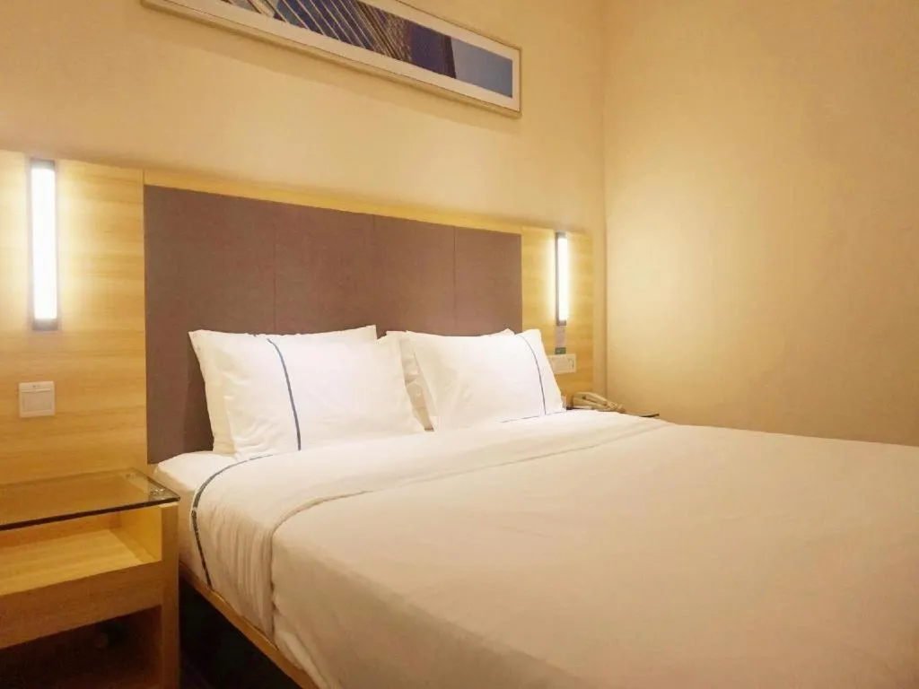 Bed in City Comfort Inn Zhanjiang Middle Renmin Avenue Dingsheng Square