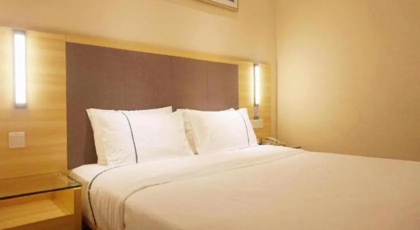 Bed in City Comfort Inn Zhanjiang Middle Renmin Avenue Dingsheng Square