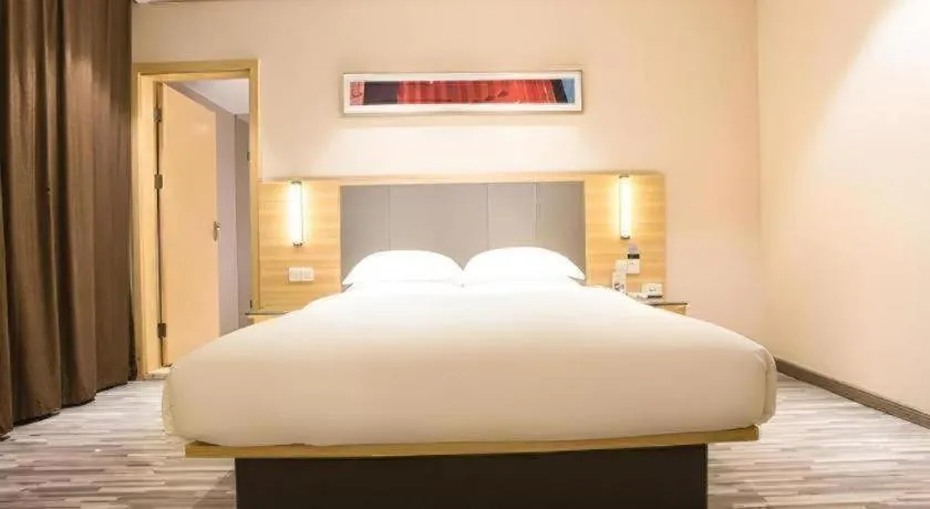 Bed in City Comfort Inn Wuzhou Arcade City Sanzongfu