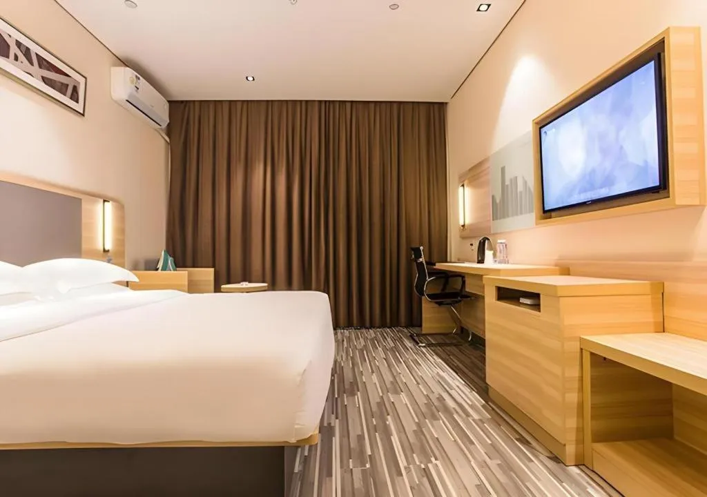 Bed in City Comfort Inn Wuzhou Arcade City Sanzongfu