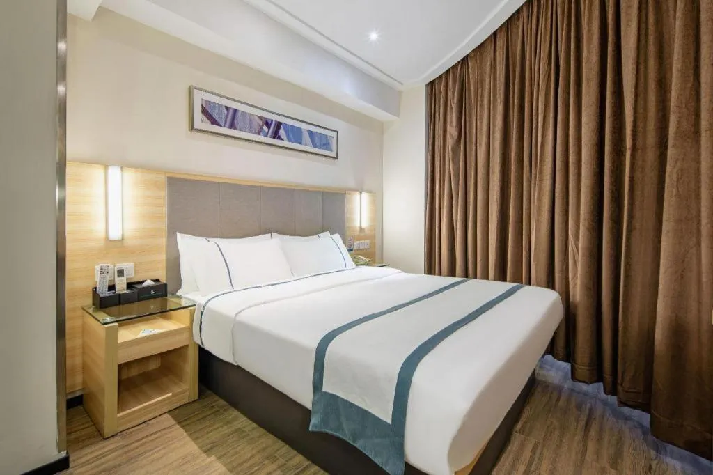 Bed in City Comfort Inn Wuzhou Arcade City Sanzongfu