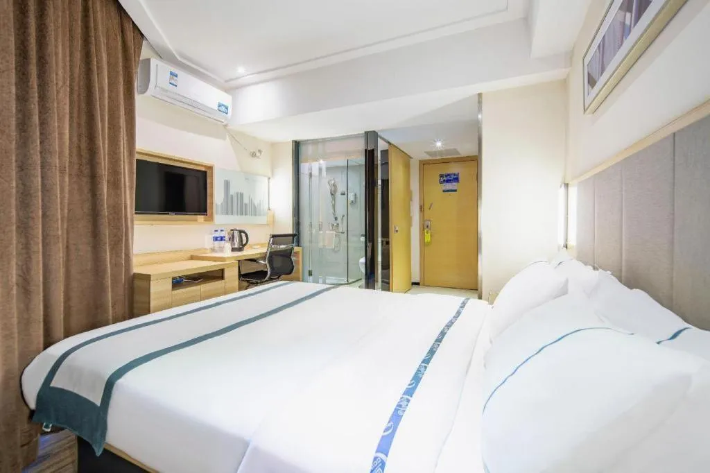 Bed in City Comfort Inn Wuzhou Arcade City Sanzongfu