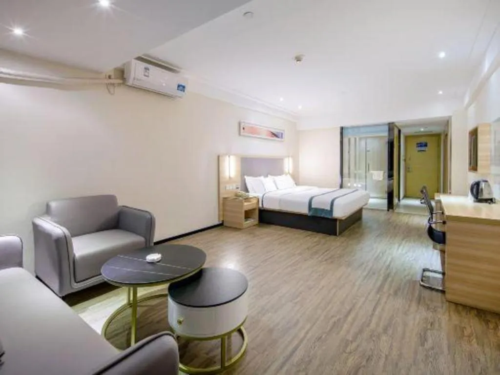 Bed in City Comfort Inn Wuzhou Arcade City Sanzongfu