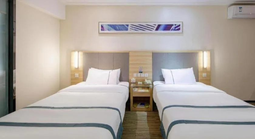 Bed in City Comfort Inn Wuzhou Arcade City Sanzongfu