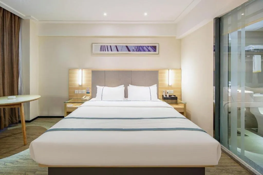 Bed in City Comfort Inn Wuzhou Arcade City Sanzongfu
