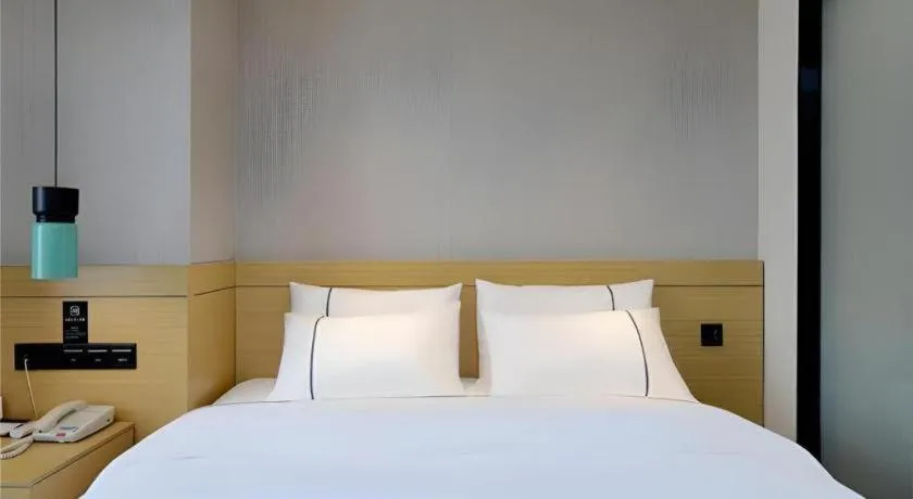 Bed in City Comfort Inn Guiyang North High Speed Railway Station