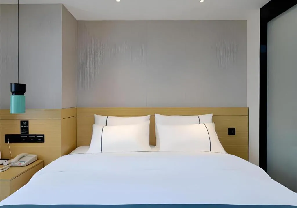 Bed in City Comfort Inn Guiyang North High Speed Railway Station