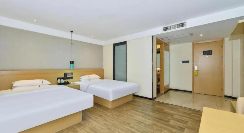 Bed in City Comfort Inn Guiyang North High Speed Railway Station