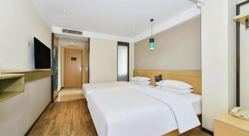 Bed in City Comfort Inn Guiyang North High Speed Railway Station
