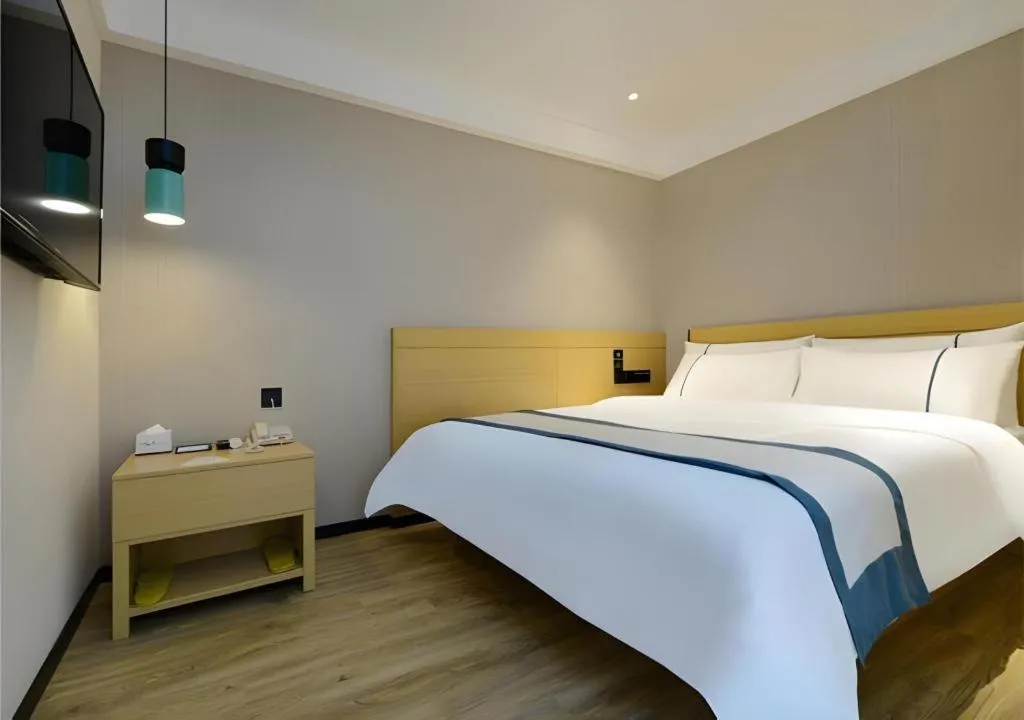 Bed in City Comfort Inn Guiyang North High Speed Railway Station