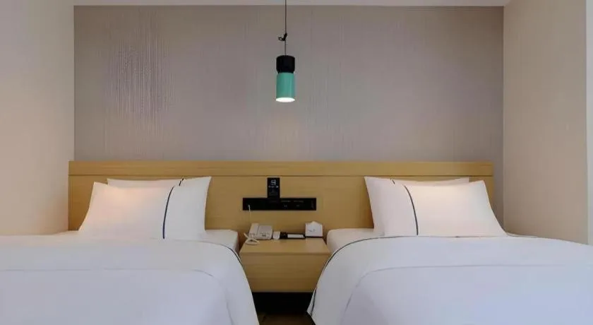 Bed in City Comfort Inn Guiyang North High Speed Railway Station