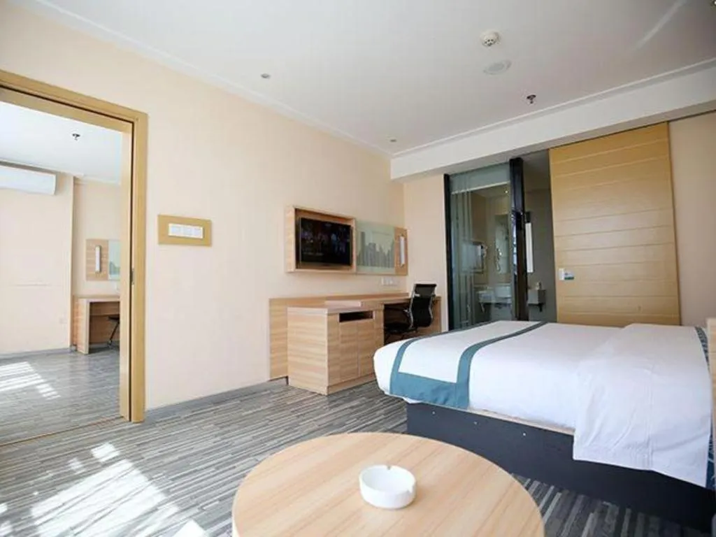 Bed in City Comfort Inn Lichuan Railway Station Tenglong Cave