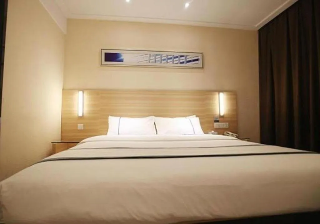 Bed in City Comfort Inn Lichuan Railway Station Tenglong Cave