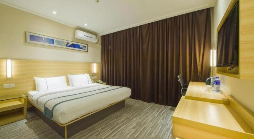 Bed in City Comfort Inn Huanggang Dongmen Road Wanda Plaza
