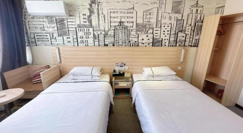 Bed in City Comfort Inn Huanggang Dongmen Road Wanda Plaza