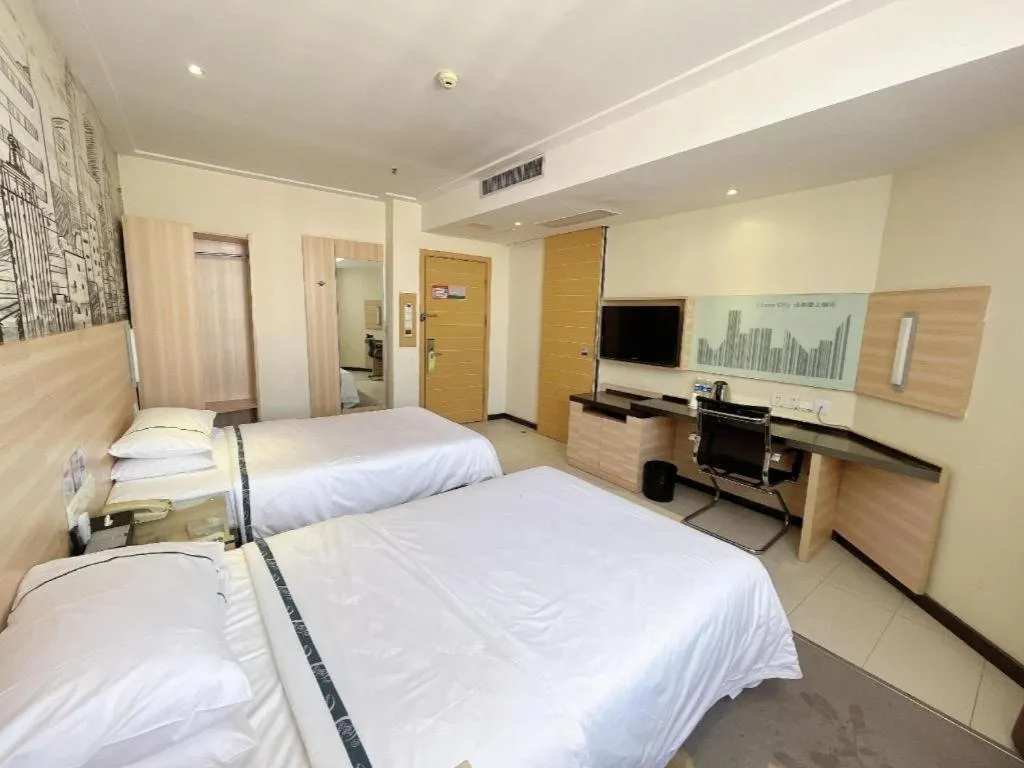 Bed in City Comfort Inn Huanggang Dongmen Road Wanda Plaza