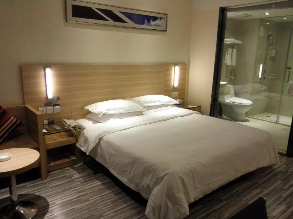 Bed in City Comfort Inn Huanggang Dongmen Road Wanda Plaza