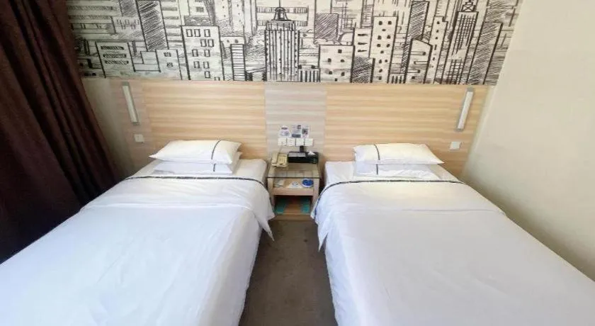 Bed in City Comfort Inn Huanggang Dongmen Road Wanda Plaza