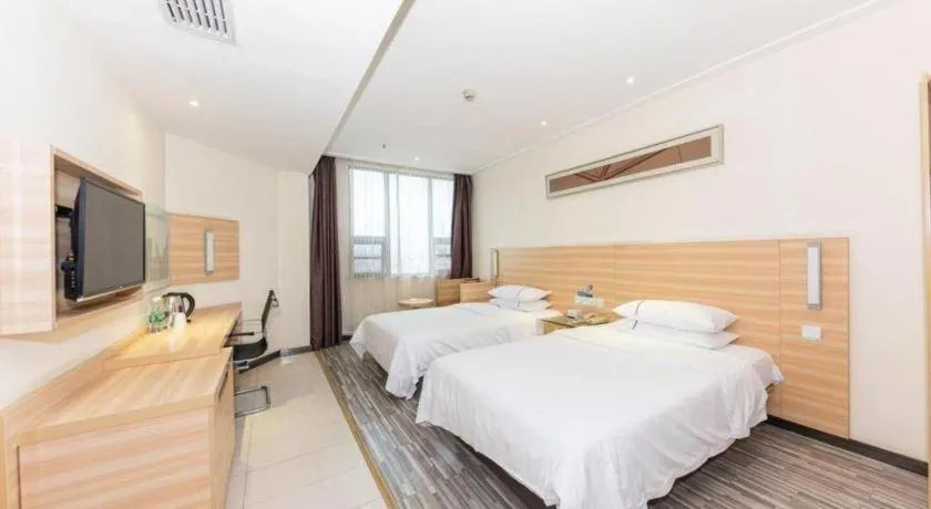 Bed in City Comfort Inn Huanggang Dongmen Road Wanda Plaza