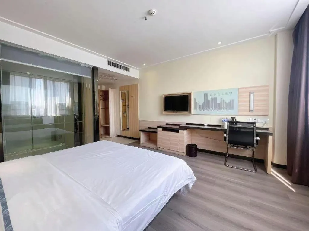 Bed in City Comfort Inn Huanggang Dongmen Road Wanda Plaza