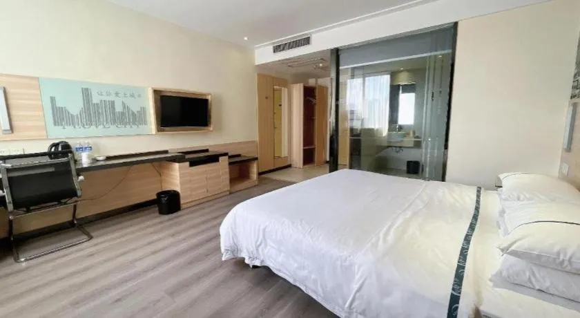 Bed in City Comfort Inn Huanggang Dongmen Road Wanda Plaza