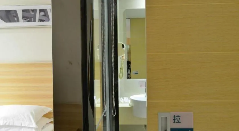 City Comfort Inn Wuhan Guanggu Finance Port