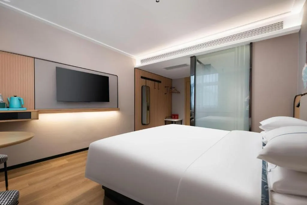 Bed in City Comfort Inn Wuhan Guanggu Finance Port