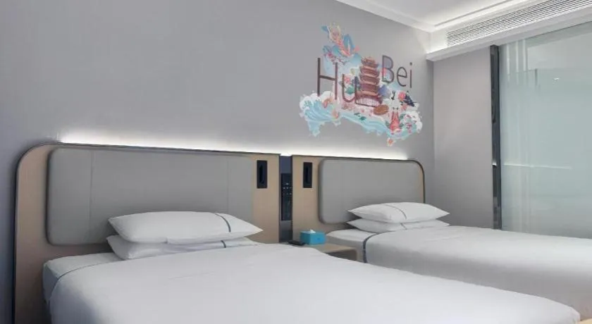 Bed in City Comfort Inn Wuhan Guanggu Finance Port