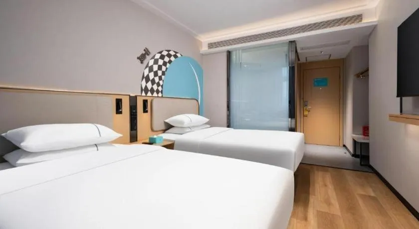 Bed in City Comfort Inn Wuhan Guanggu Finance Port