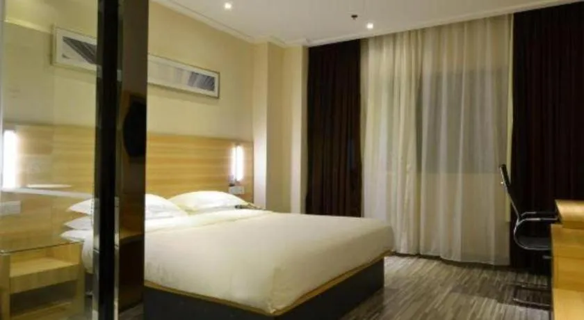 Bed in City Comfort Inn Wuhan Guanggu Finance Port