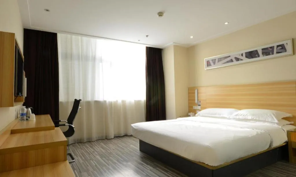 Bed in City Comfort Inn Wuhan Guanggu Finance Port