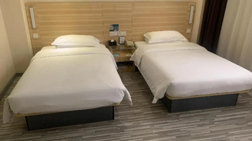 Bed in City Comfort Inn Wuhan Guanggu Finance Port