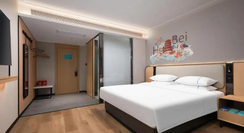 Bed in City Comfort Inn Wuhan Guanggu Finance Port