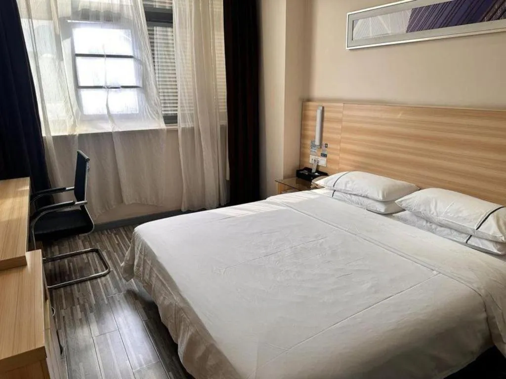 Bed in City Comfort Inn Wuhan Guanggu Finance Port