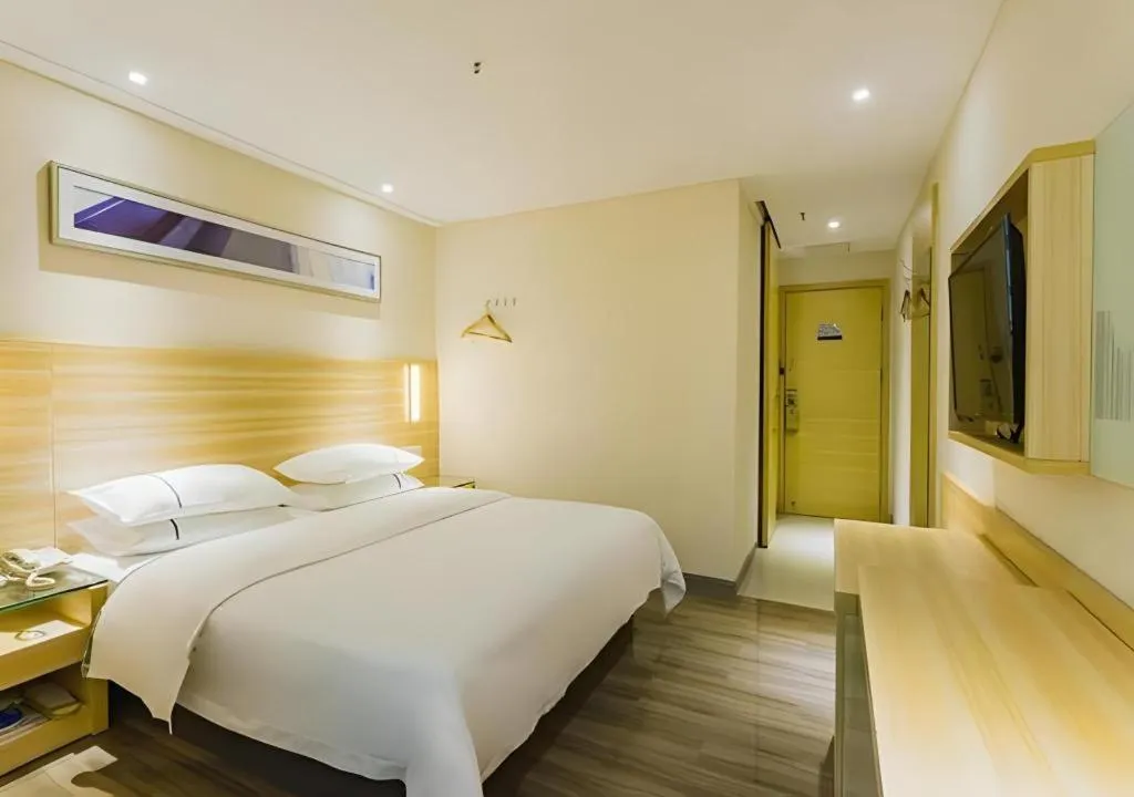 Bed in City Comfort Inn Zhuhai Hengqin Ocean Kingdom Huafa Shangdu