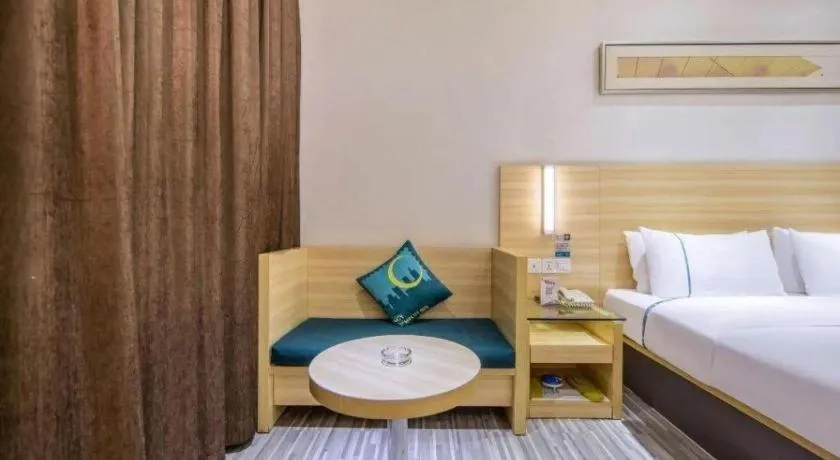 Bed in City Comfort Inn Zhuhai Hengqin Ocean Kingdom Huafa Shangdu