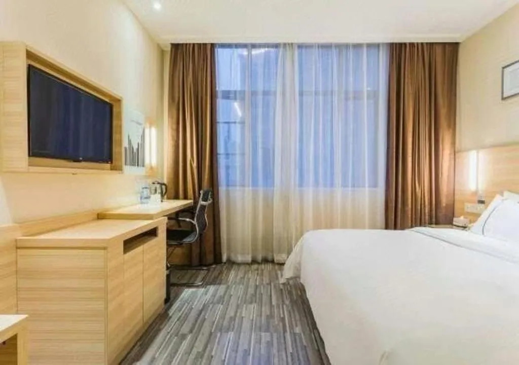 Bed in City Comfort Inn Zhuhai Hengqin Ocean Kingdom Huafa Shangdu