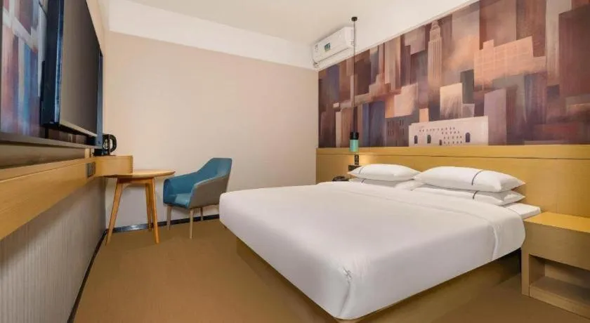 Bed in City Comfort Inn Liuzhou Wuling Liutai Road