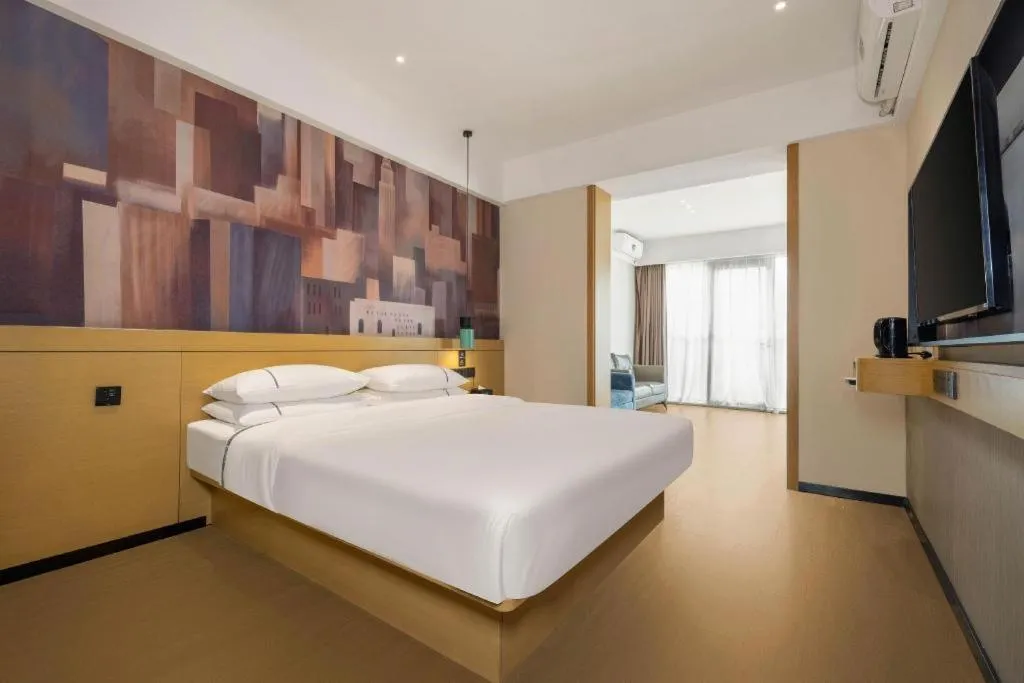 Bed in City Comfort Inn Liuzhou Wuling Liutai Road