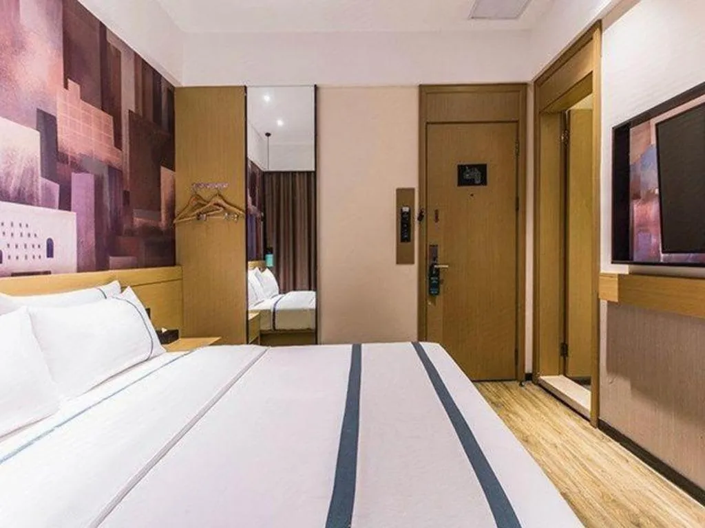 Bed in City Comfort Inn Liuzhou Wuling Liutai Road